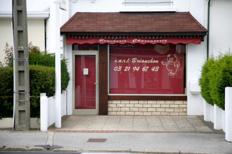 vitrine-CARQUEIRANNE-min_france_frankreich_commerce_frankrijk_francia_delicatessen_butchery_charcuterie-424328